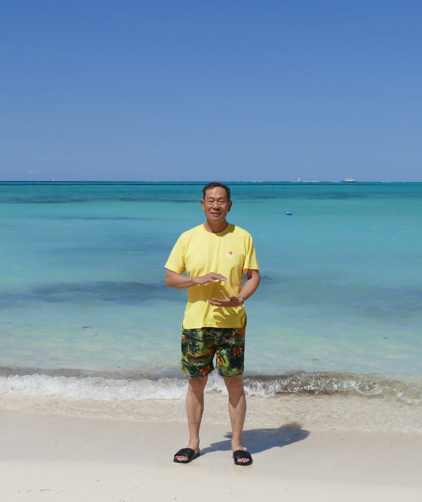 Master Ou teaching Pangu Shengong in the Bahamas